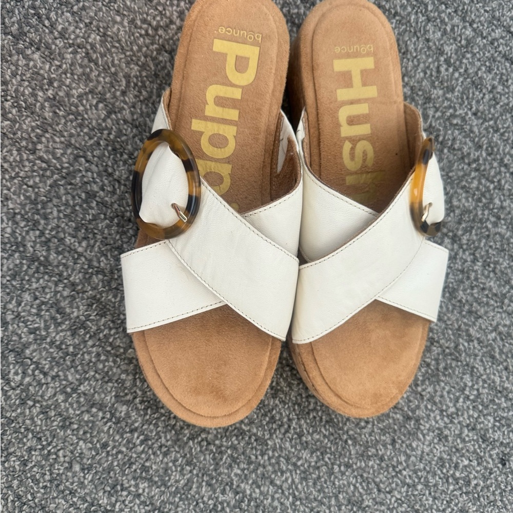 Hush Puppies Women's Cream Mules with Tan Sole